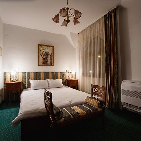 Casa 3 Guesthouse Oradea Exteriör bild