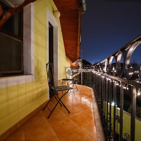 Casa 3 Guesthouse Oradea Exteriör bild