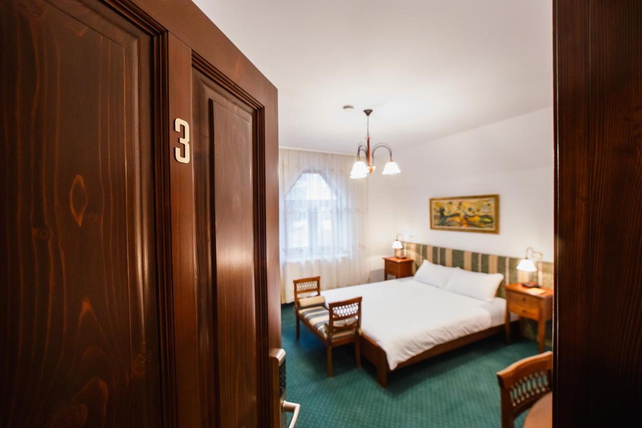 Casa 3 Guesthouse Oradea Exteriör bild