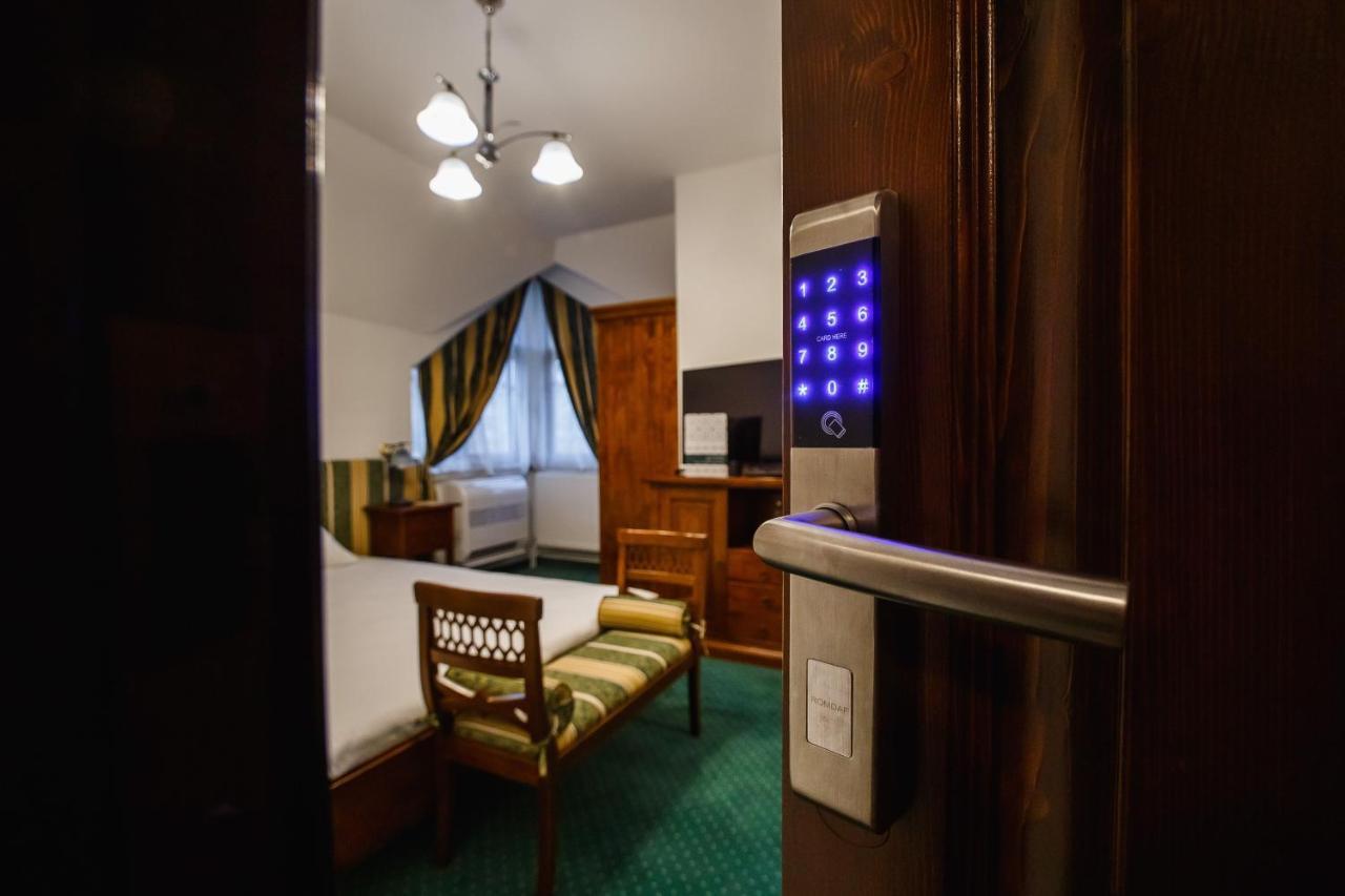 Casa 3 Guesthouse Oradea Exteriör bild