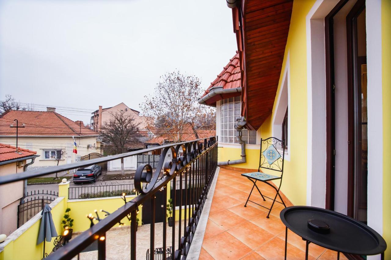 Casa 3 Guesthouse Oradea Exteriör bild