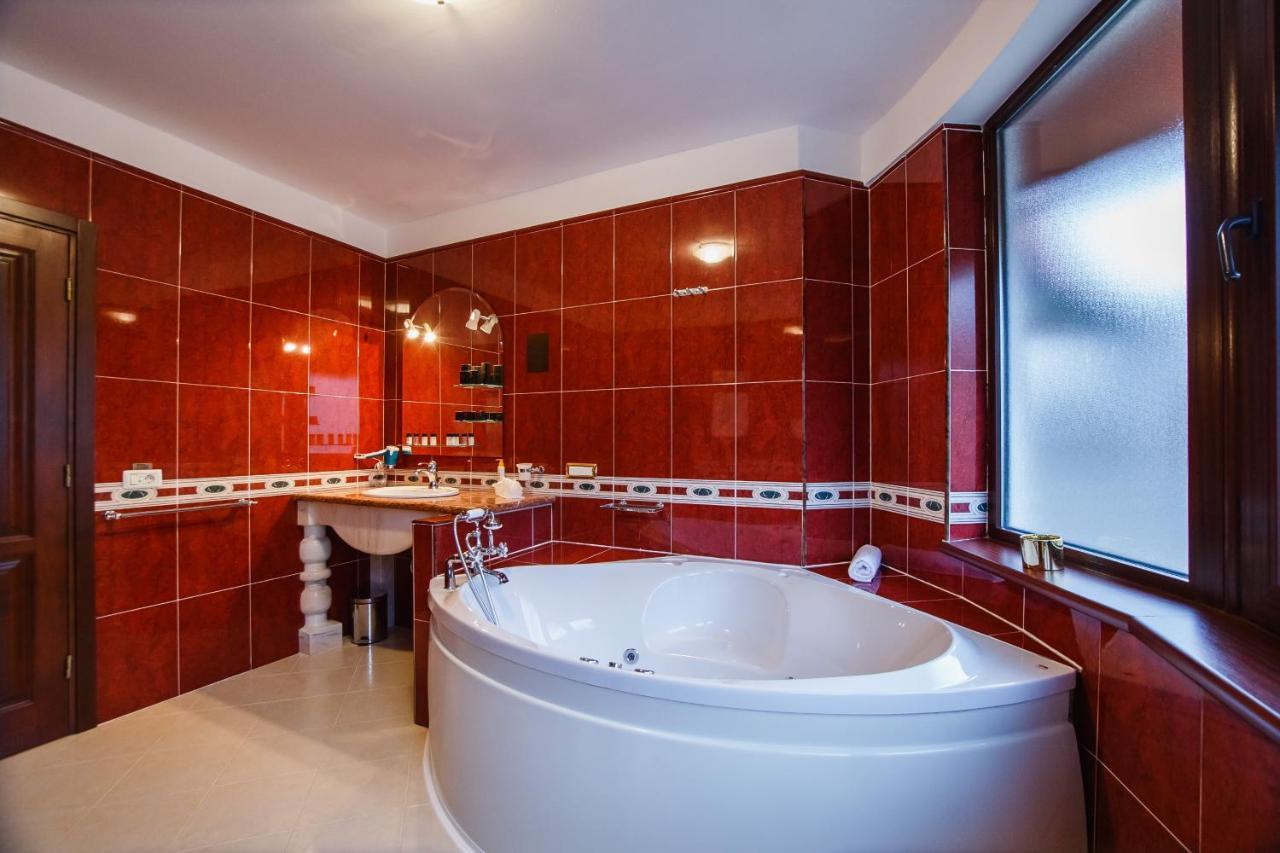 Casa 3 Guesthouse Oradea Exteriör bild