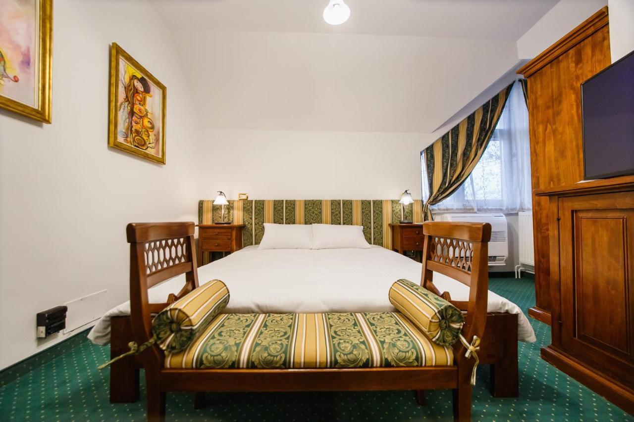 Casa 3 Guesthouse Oradea Exteriör bild