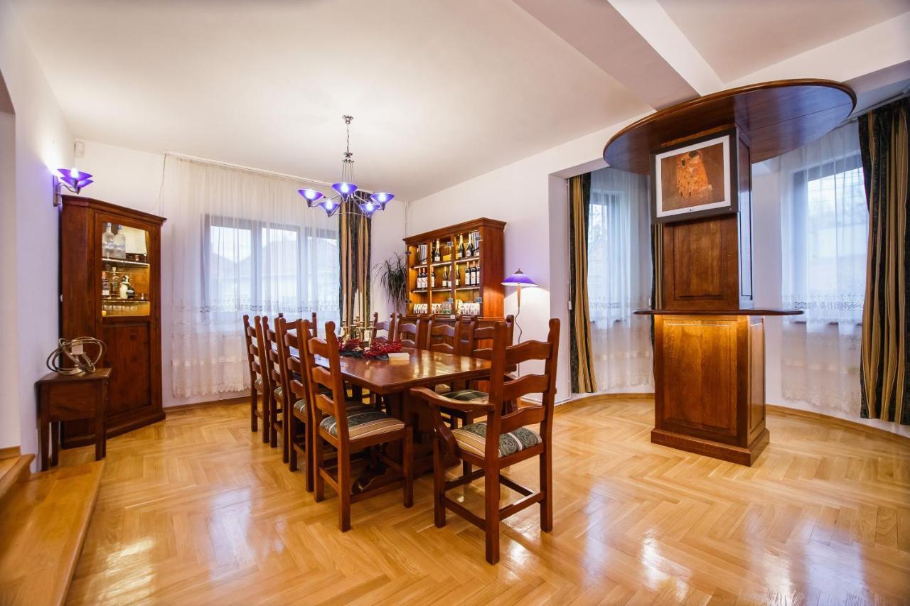 Casa 3 Guesthouse Oradea Exteriör bild