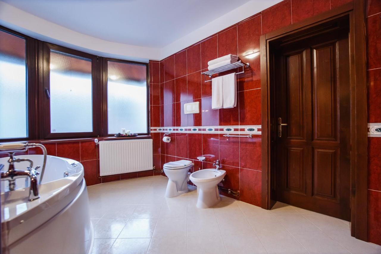 Casa 3 Guesthouse Oradea Exteriör bild