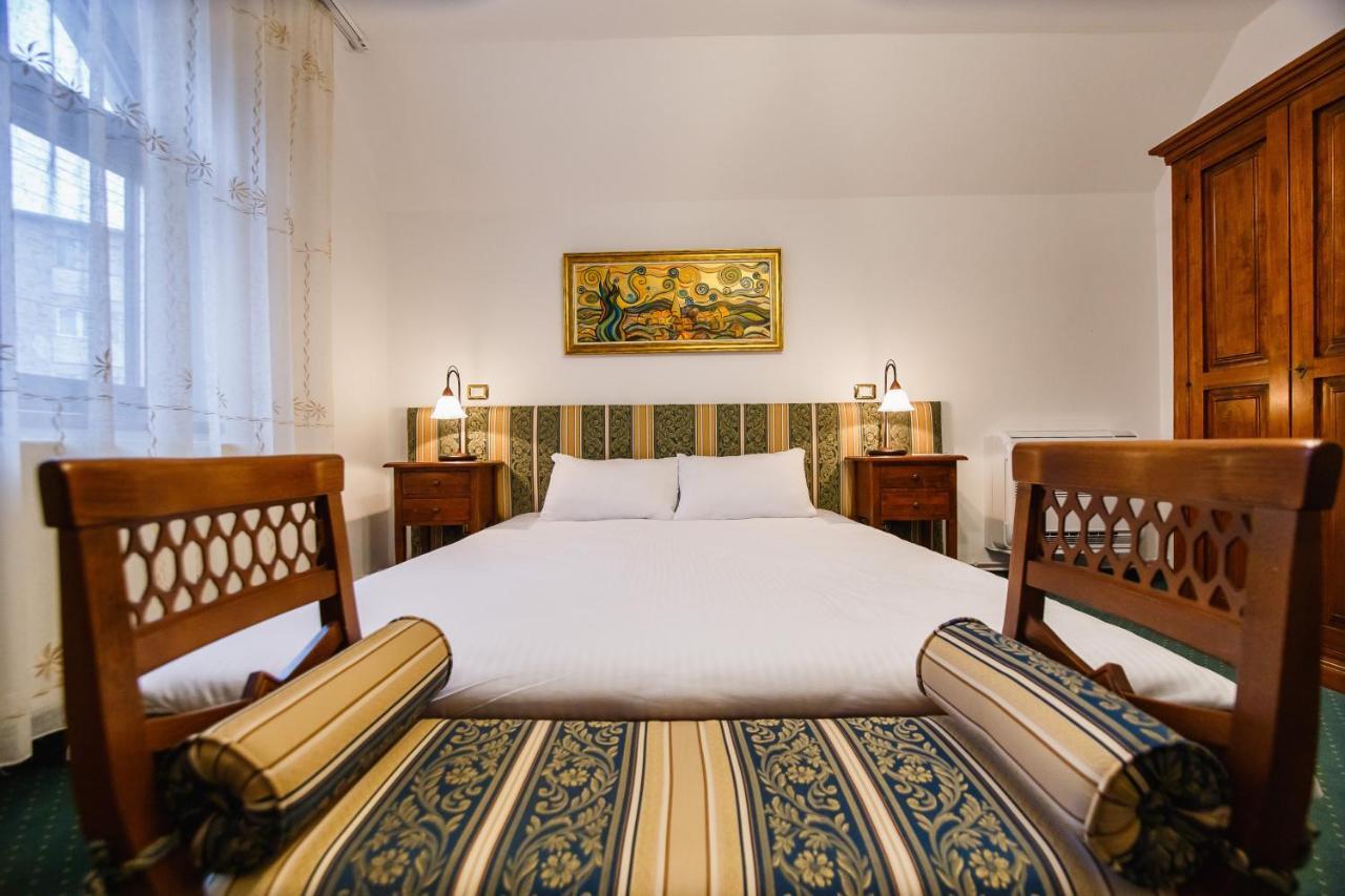 Casa 3 Guesthouse Oradea Exteriör bild