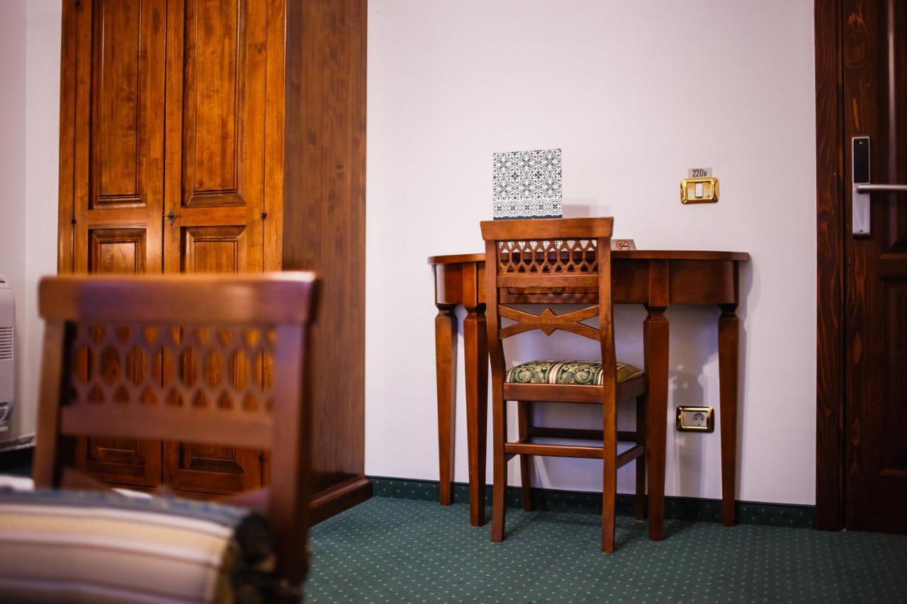 Casa 3 Guesthouse Oradea Exteriör bild